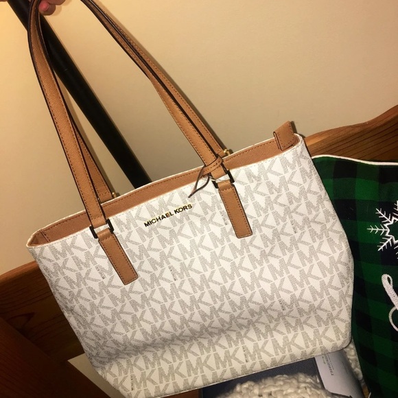 ISO TRADES! NWT Michael Kors Tote Bag DO NOT BUY - Picture 2 of 6